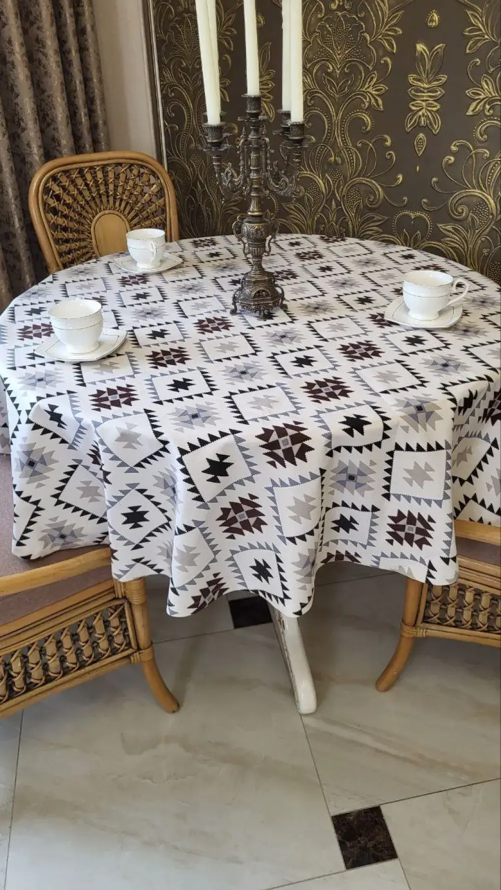 Водо-жиро-відштовхуюча скатертина Етно для кухні (3)